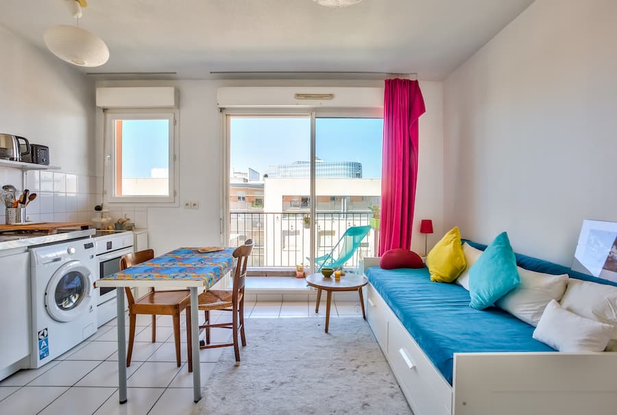 BORDEAUX, Deux pièces avec balcon et parking