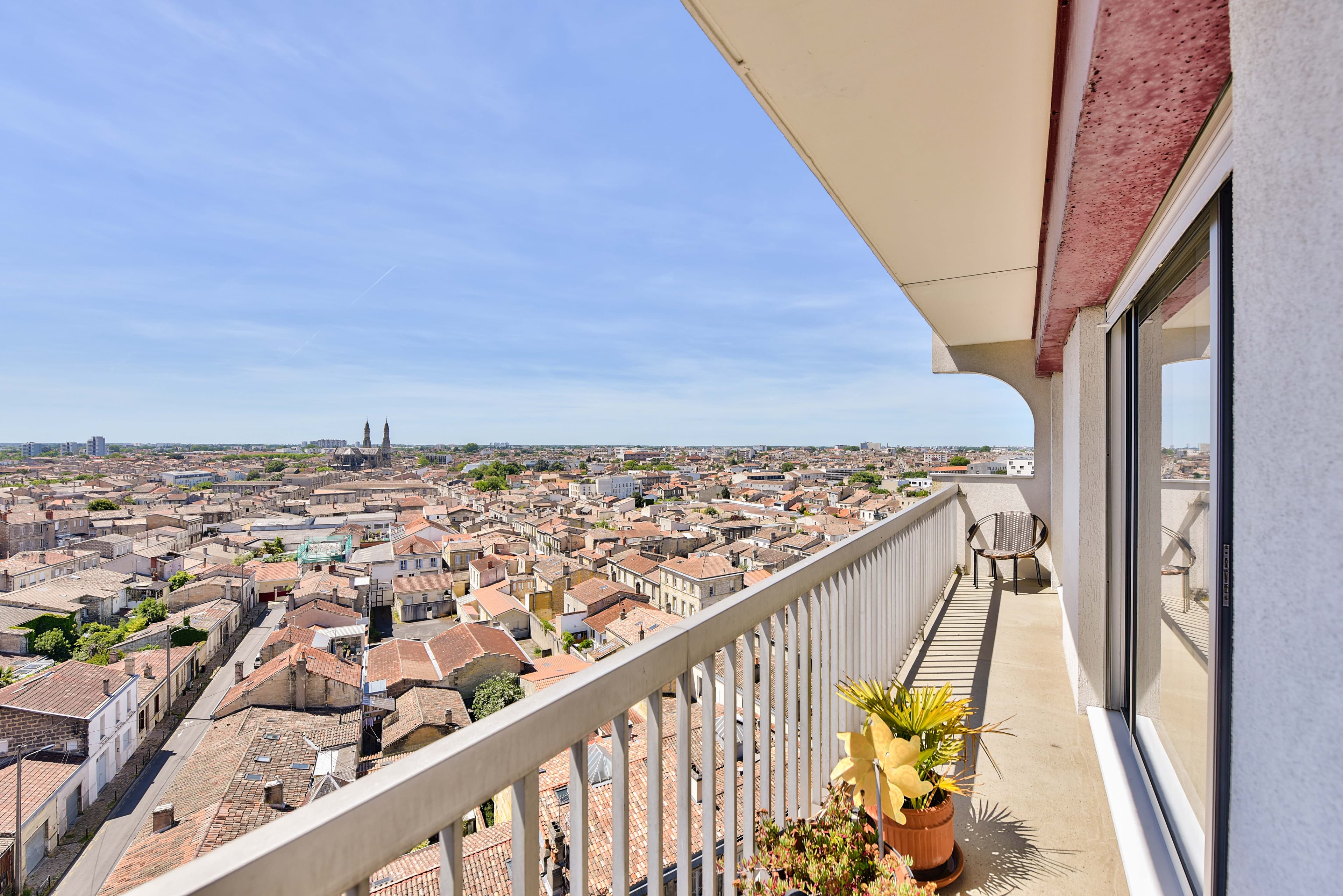 BORDEAUX Saint-Jean, Appartement balcon parking