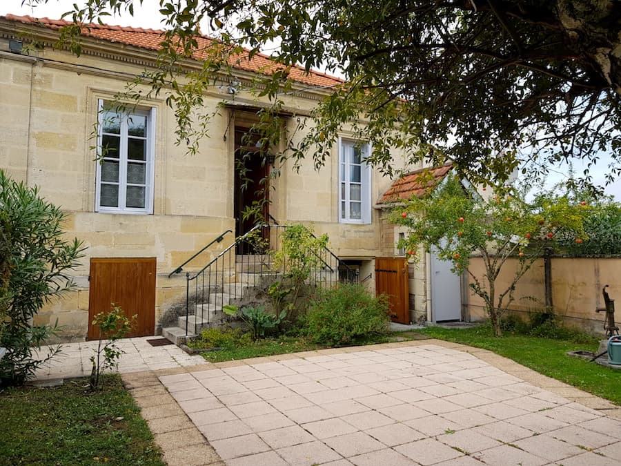 LUDON-MÉDOC, Maison avec dépendances et jardin