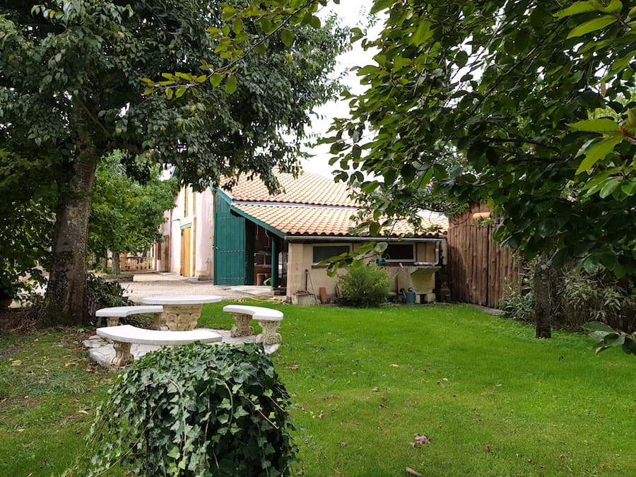 LUDON-MÉDOC, Maison avec dépendances et jardin