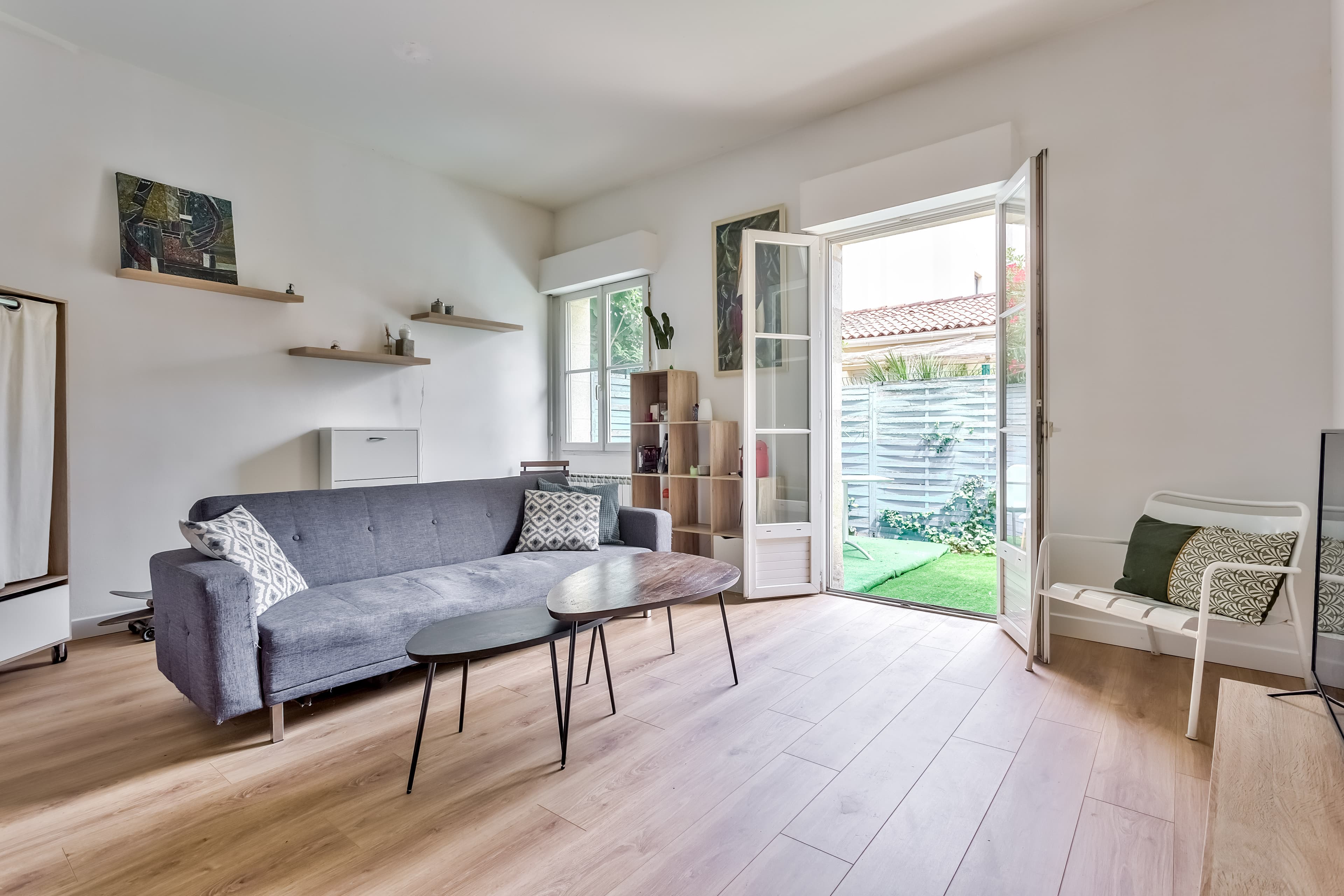 Magnifique appartement de  35 m² avec jardin et parking en parfait état au sein d'un immeuble en pierre