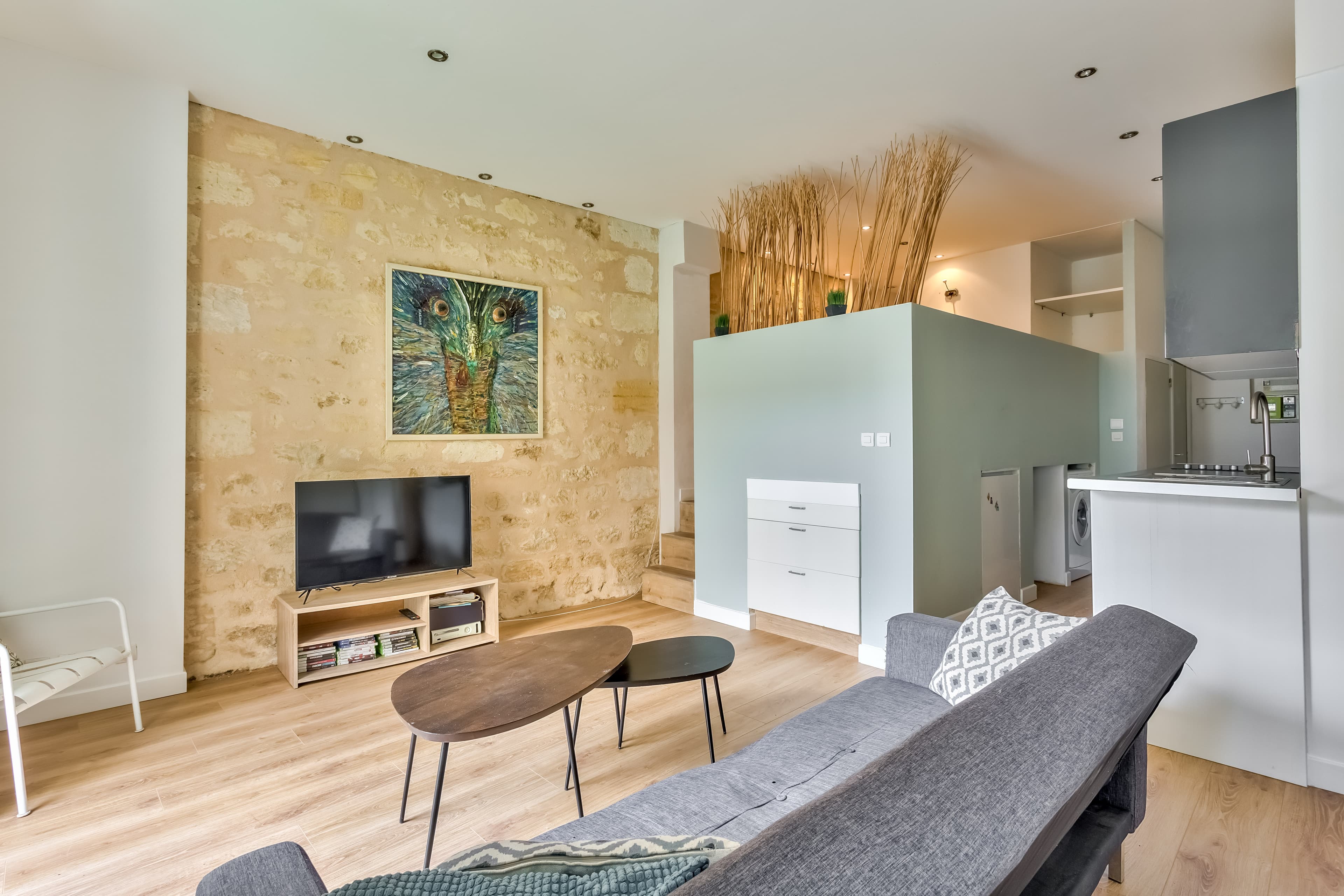 Magnifique appartement de  35 m² avec jardin et parking en parfait état au sein d'un immeuble en pierre