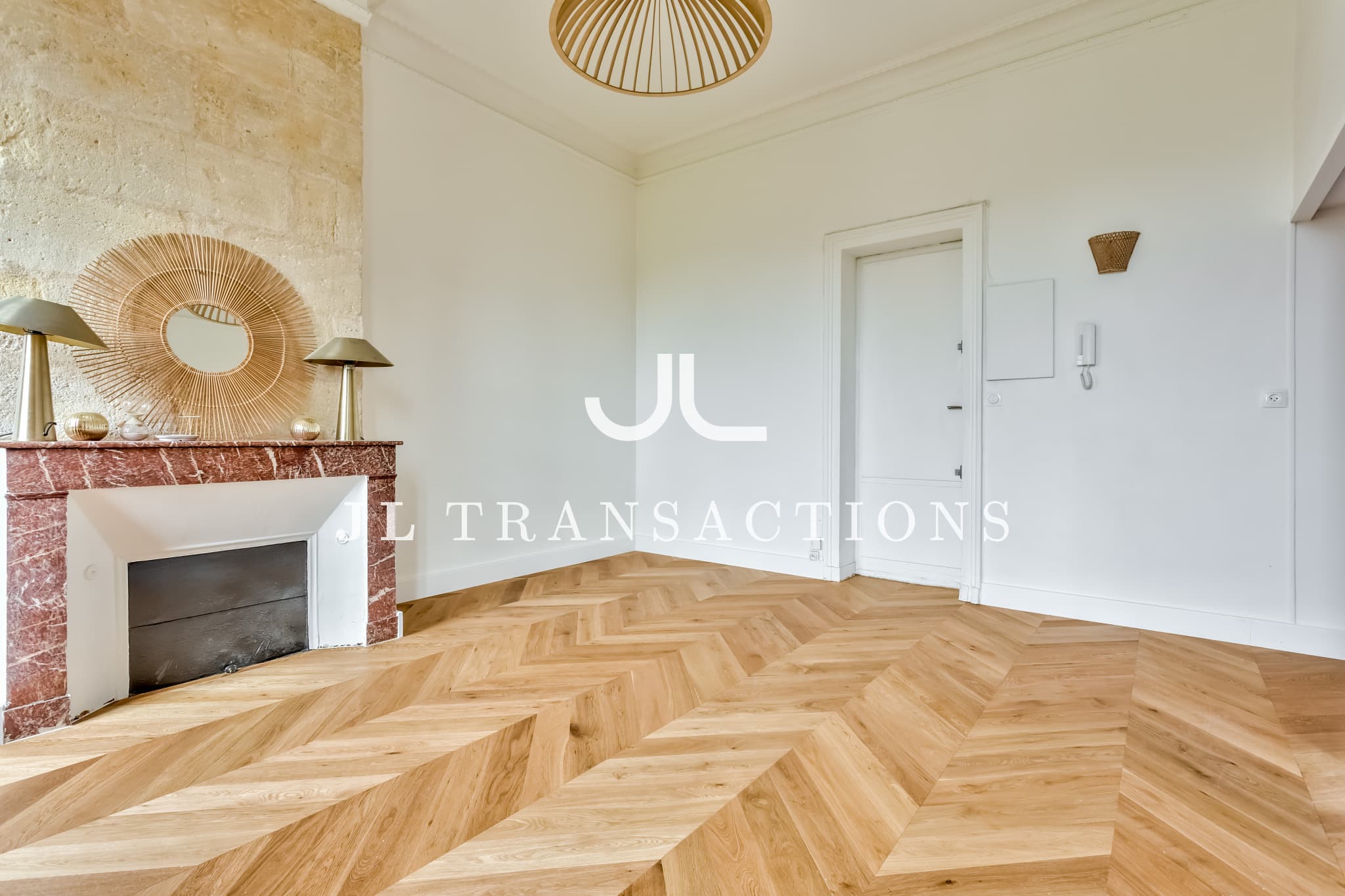 APPARTEMENT T2 EN PARFAIT ÉTAT SITUÉ AU 2E ÉTAGE D'UN BEL IMMEUBLE EN PIERRE