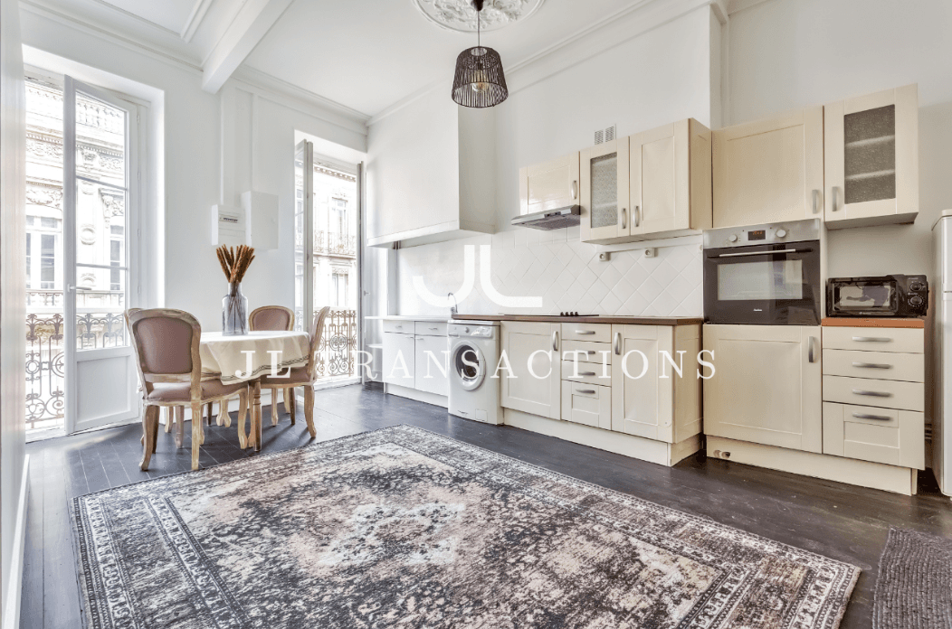 Croix de Seguey : Deux pièces avec balcons