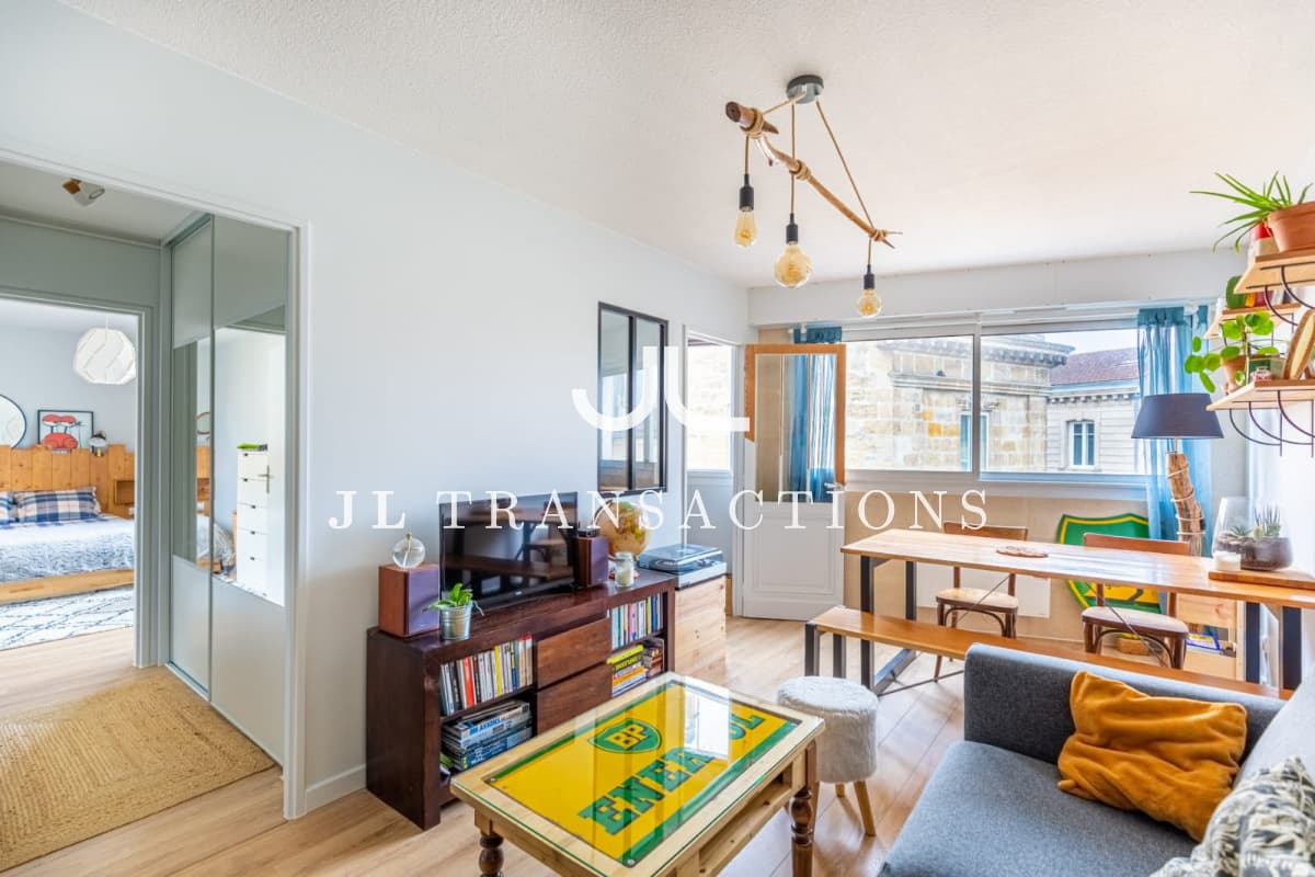 Saint-Michel - Appartement 2 pièces entièrement rénové - 43,12 m²