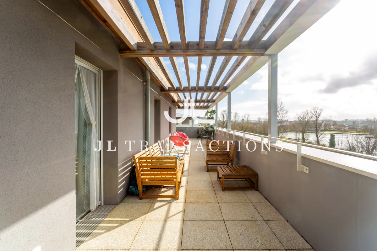 Floirac - Magnifique appartement avec terrasse de 80 m² et parkings