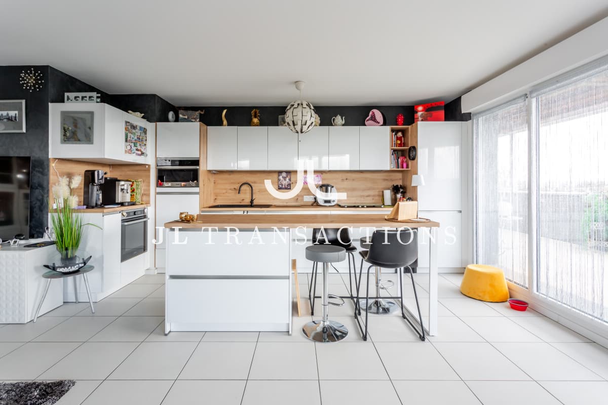 Floirac - Magnifique appartement avec terrasse de 80 m² et parkings
